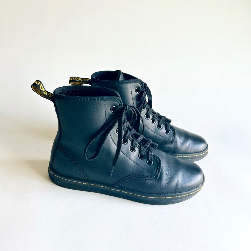 Dr. Martens Shoreditch AW004 Black Waterproof Leather Combat Boots size 6